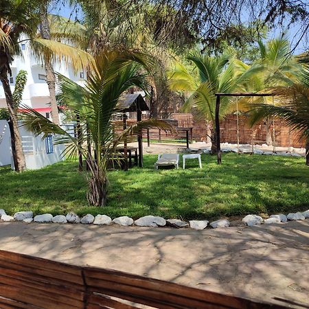 Loki Del Mar Hostel Mancora Bagian luar foto