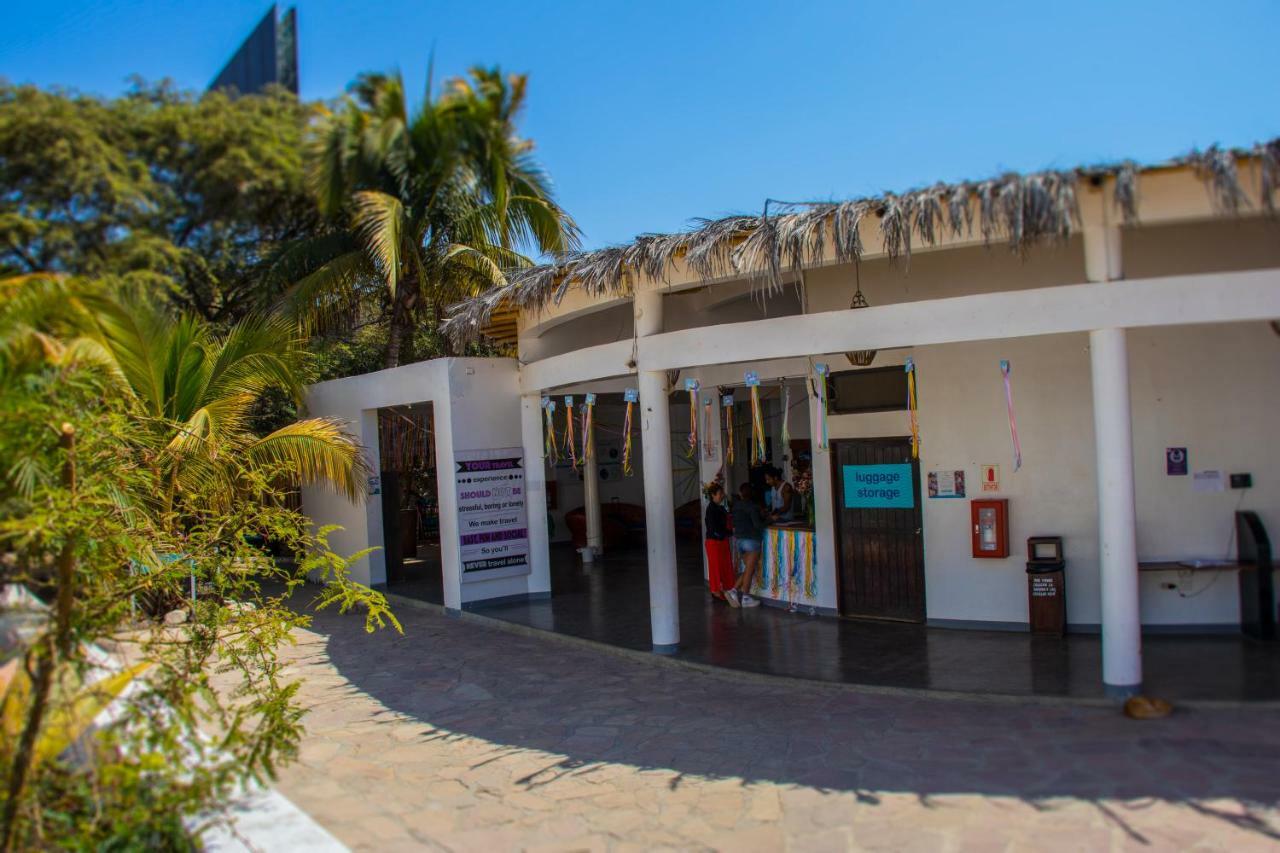 Loki Del Mar Hostel Mancora Bagian luar foto
